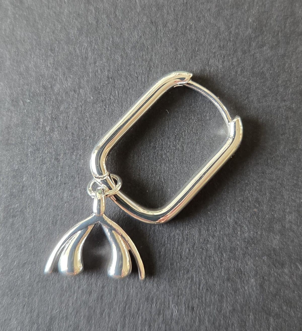 Серьги-кольца ODE Women Clit Drop Charm Hoop SP