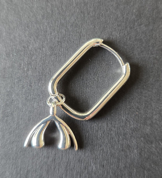 Серьги-кольца ODE Women Clit Drop Charm Hoop SP
